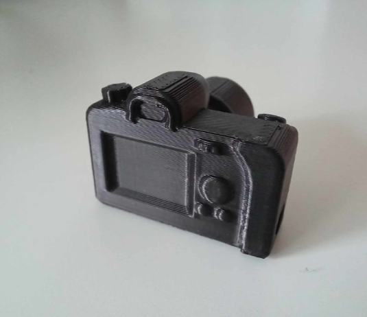 📷 Mini Cámara Réflex - Llavero Impreso en 3D